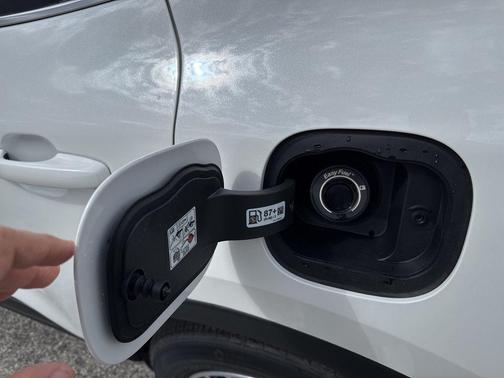 STAR WHITE METALLIC TRI-COAT 2025 Ford Escape PHEV SE
