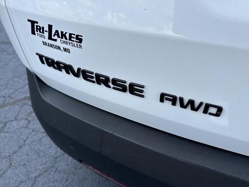2022 Chevrolet Traverse LT Cloth