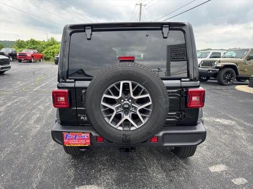 2025 Jeep Wrangler 4-Door Sahara 4x4
