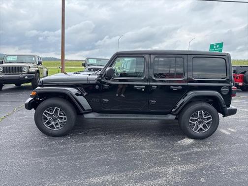 2025 Jeep Wrangler 4-Door Sahara 4x4