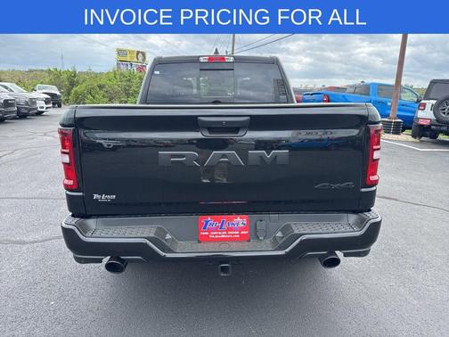 Diamond Black Crystal Pearlcoat 2026 RAM 1500 Express
