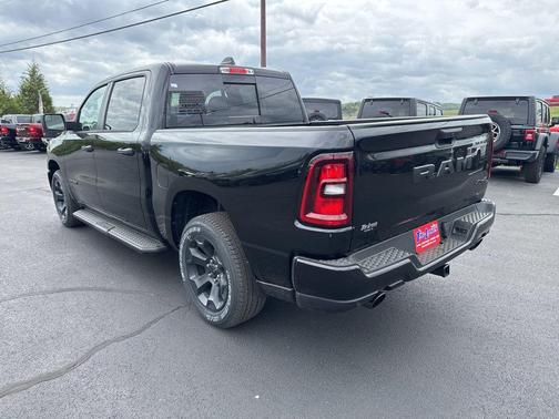 Diamond Black Crystal Pearlcoat 2026 RAM 1500 Express