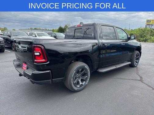 Diamond Black Crystal Pearlcoat 2026 RAM 1500 Express