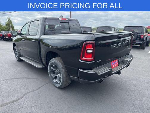 Diamond Black Crystal Pearlcoat 2026 RAM 1500 Express