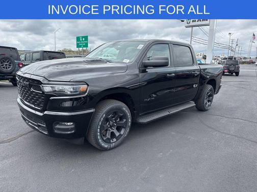 Diamond Black Crystal Pearlcoat 2026 RAM 1500 Express