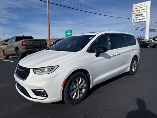 Bright White Clearcoat 2026 Chrysler Pacifica Limited