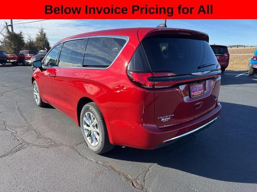 Red Hot Pearlcoat 2026 Chrysler Pacifica L