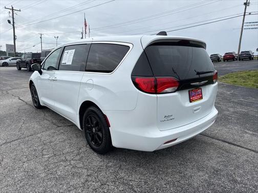 2023 Chrysler Voyager LX