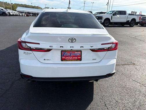 Ice Cap 2025 Toyota Camry SE