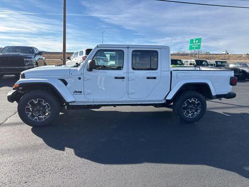 2026 Jeep Gladiator Sahara 4x4