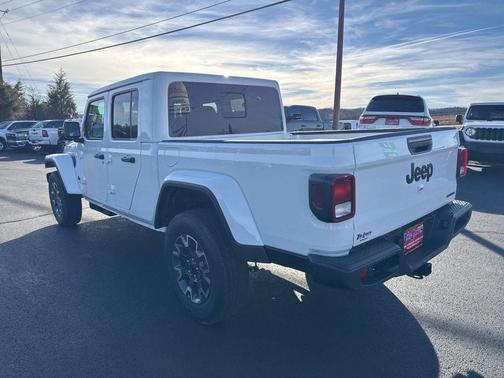 2026 Jeep Gladiator Sahara 4x4
