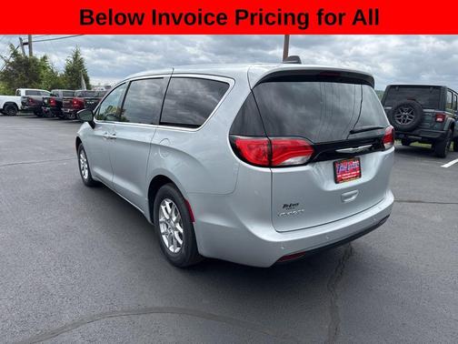 Silver Mist Clearcoat 2026 Chrysler Voyager LX