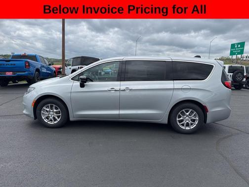 Silver Mist Clearcoat 2026 Chrysler Voyager LX