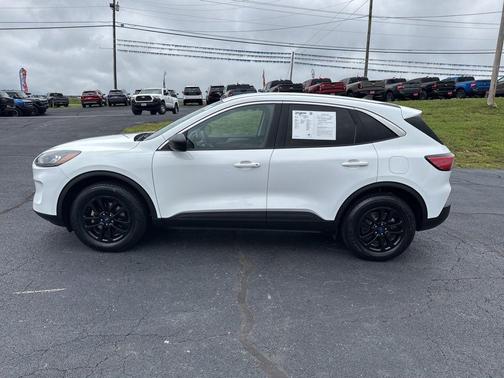 OXFORD WHITE 2022 Ford Escape SE