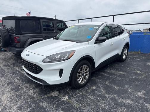 OXFORD WHITE 2022 Ford Escape SE