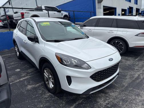 OXFORD WHITE 2022 Ford Escape SE