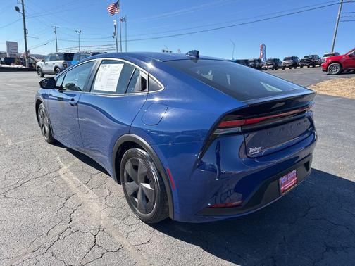 2025 Toyota Prius LE