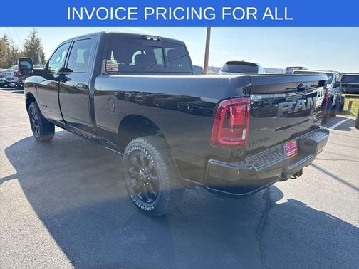 Diamond Black Crystal Pearlcoat 2026 RAM 2500 Laramie Crew Cab 4x4 6'4' Box