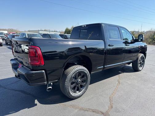 Diamond Black Crystal Pearlcoat 2026 RAM 2500 Laramie Crew Cab 4x4 6'4' Box