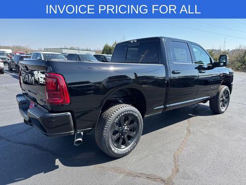 Diamond Black Crystal Pearlcoat 2026 RAM 2500 Laramie Crew Cab 4x4 6'4' Box