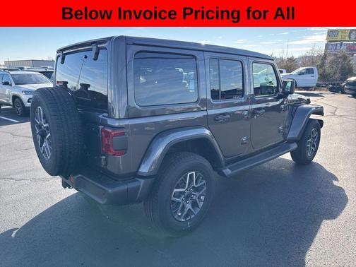 Granite Crystal Metallic Clearcoat 2026 Jeep Wrangler 4-Door Sahara 4x4