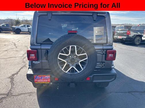 Granite Crystal Metallic Clearcoat 2026 Jeep Wrangler 4-Door Sahara 4x4