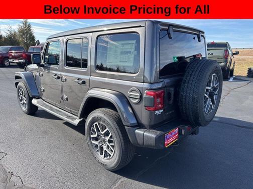 Granite Crystal Metallic Clearcoat 2026 Jeep Wrangler 4-Door Sahara 4x4