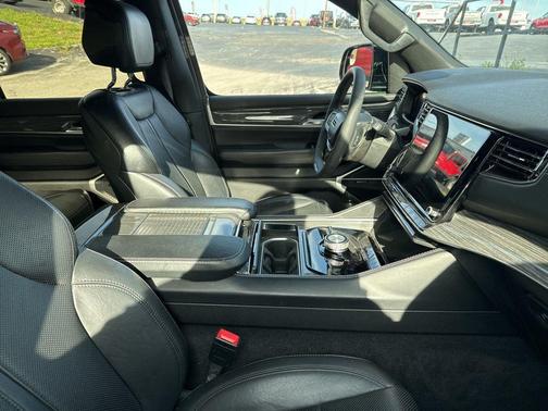 Diamond Black Crystal Pearlcoat 2022 Jeep Wagoneer Series II 4x4