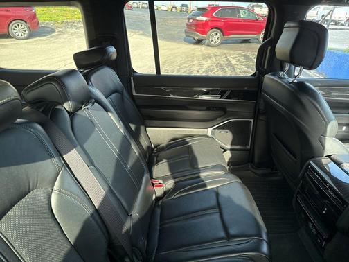 Diamond Black Crystal Pearlcoat 2022 Jeep Wagoneer Series II 4x4