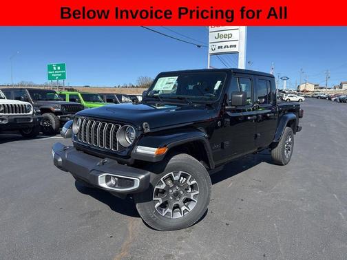 Black Clearcoat 2026 Jeep Gladiator Sahara 4x4