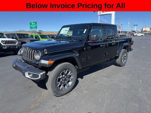 Black Clearcoat 2026 Jeep Gladiator Sahara 4x4
