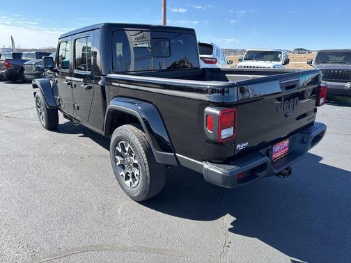 2026 Jeep Gladiator Sahara 4x4