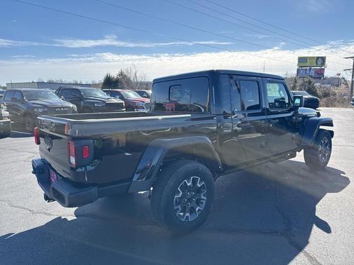 2026 Jeep Gladiator Sahara 4x4