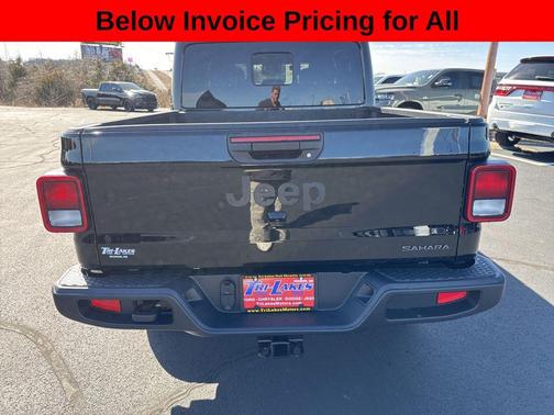 Black Clearcoat 2026 Jeep Gladiator Sahara 4x4