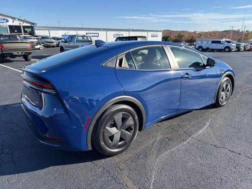 2025 Toyota Prius LE