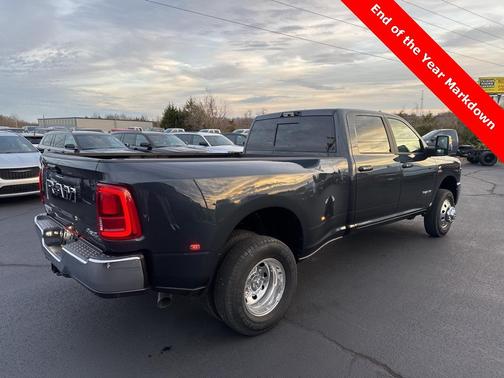 2026 RAM 3500 Laramie Crew Cab 4x4 8' Box