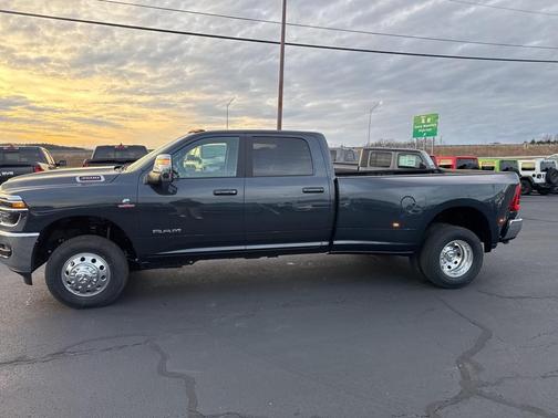 2026 RAM 3500 Laramie Crew Cab 4x4 8' Box