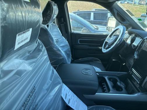 2026 RAM 3500 Laramie Crew Cab 4x4 8' Box