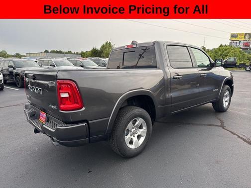 Granite Crystal Metallic Clearcoat 2026 RAM 1500 Big Horn/Lone Star