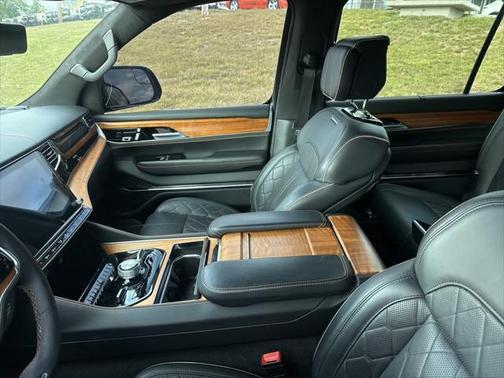 2024 Jeep Grand Wagoneer L Series III 4x4