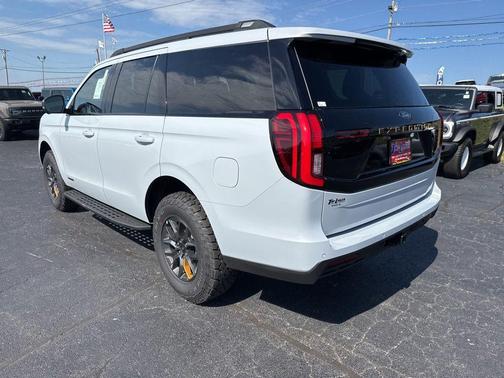 SPACE SILVER METALLIC 2026 Ford Expedition Tremor