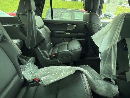 SPACE SILVER METALLIC 2026 Ford Expedition Tremor