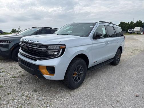 SPACE SILVER METALLIC 2026 Ford Expedition Tremor