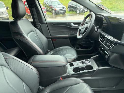 STAR WHITE METALLIC TRI-COAT 2025 Ford Escape ST-Line Elite