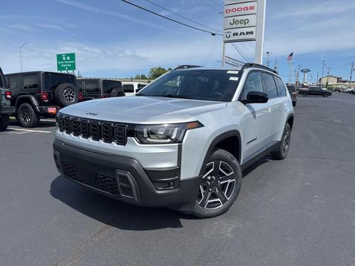 Silver Zynith Clearcoat 2026 Jeep Cherokee Laredo 4x4