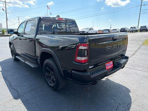 Diamond Black Crystal Pearlcoat 2023 RAM 1500 Rebel