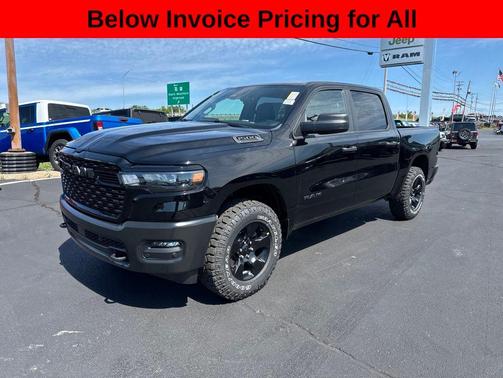 Diamond Black Crystal Pearlcoat 2026 RAM 1500 Warlock Crew Cab 4x4 5'7' Box