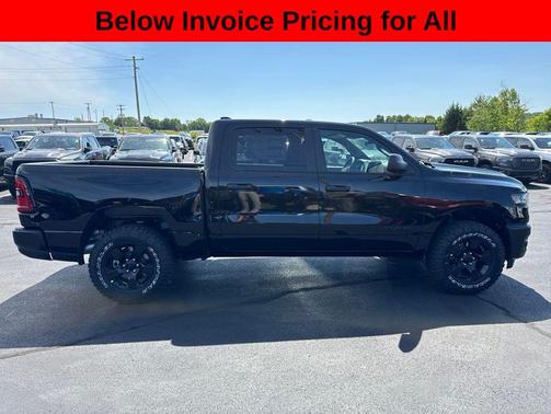Diamond Black Crystal Pearlcoat 2026 RAM 1500 Warlock Crew Cab 4x4 5'7' Box
