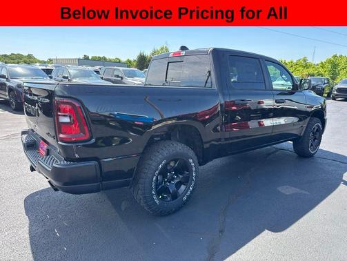 Diamond Black Crystal Pearlcoat 2026 RAM 1500 Warlock Crew Cab 4x4 5'7' Box