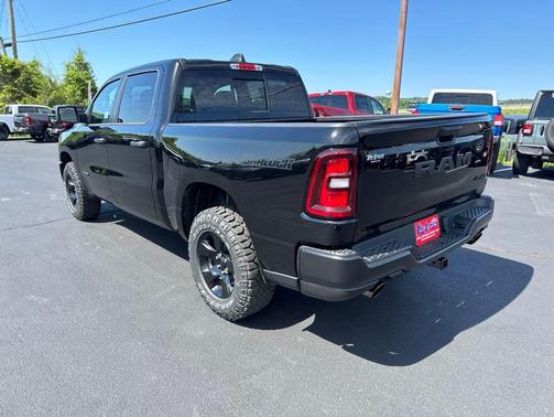 Diamond Black Crystal Pearlcoat 2026 RAM 1500 Warlock Crew Cab 4x4 5'7' Box